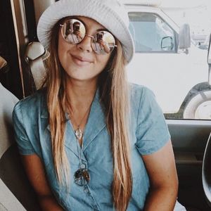 Meet your Posher, Anna